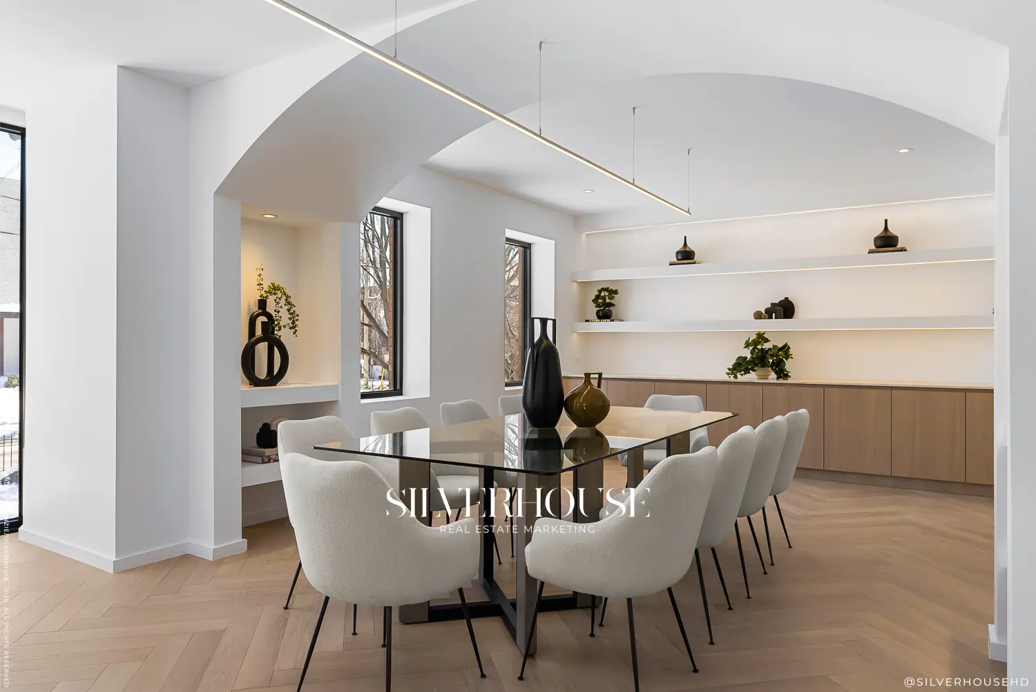 Dining room under a vaulted plaster ceiling